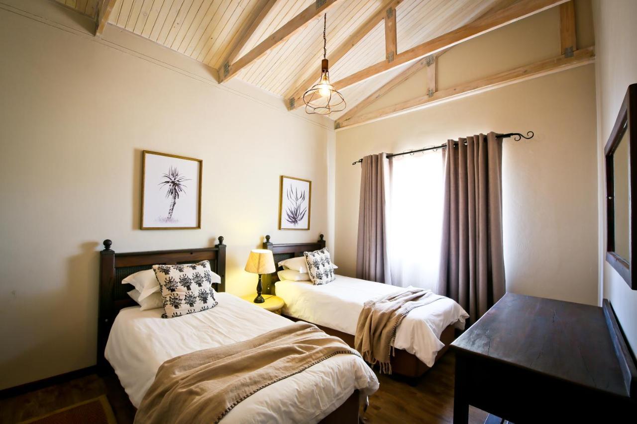 Otjiwa Safari Lodge Очиваронго Экстерьер фото
