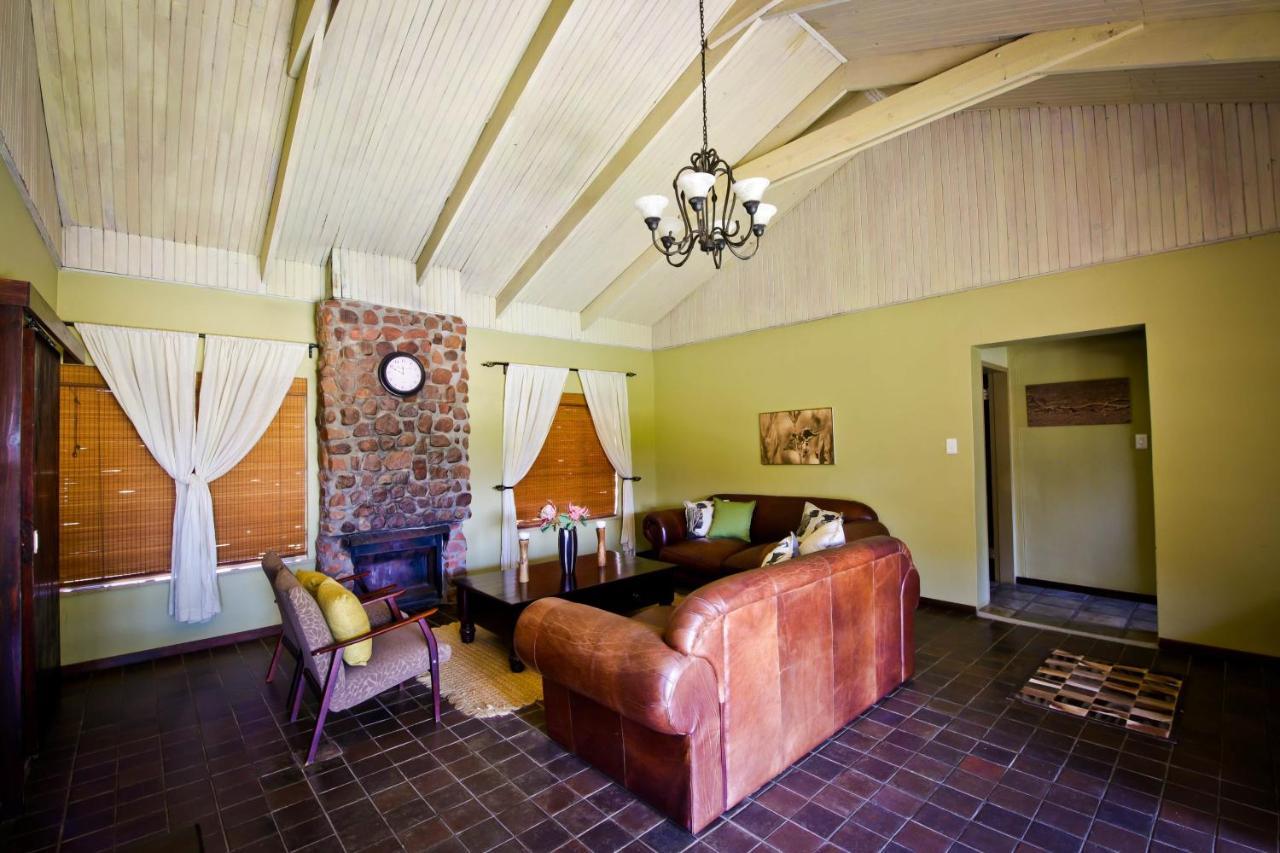Otjiwa Safari Lodge Очиваронго Экстерьер фото