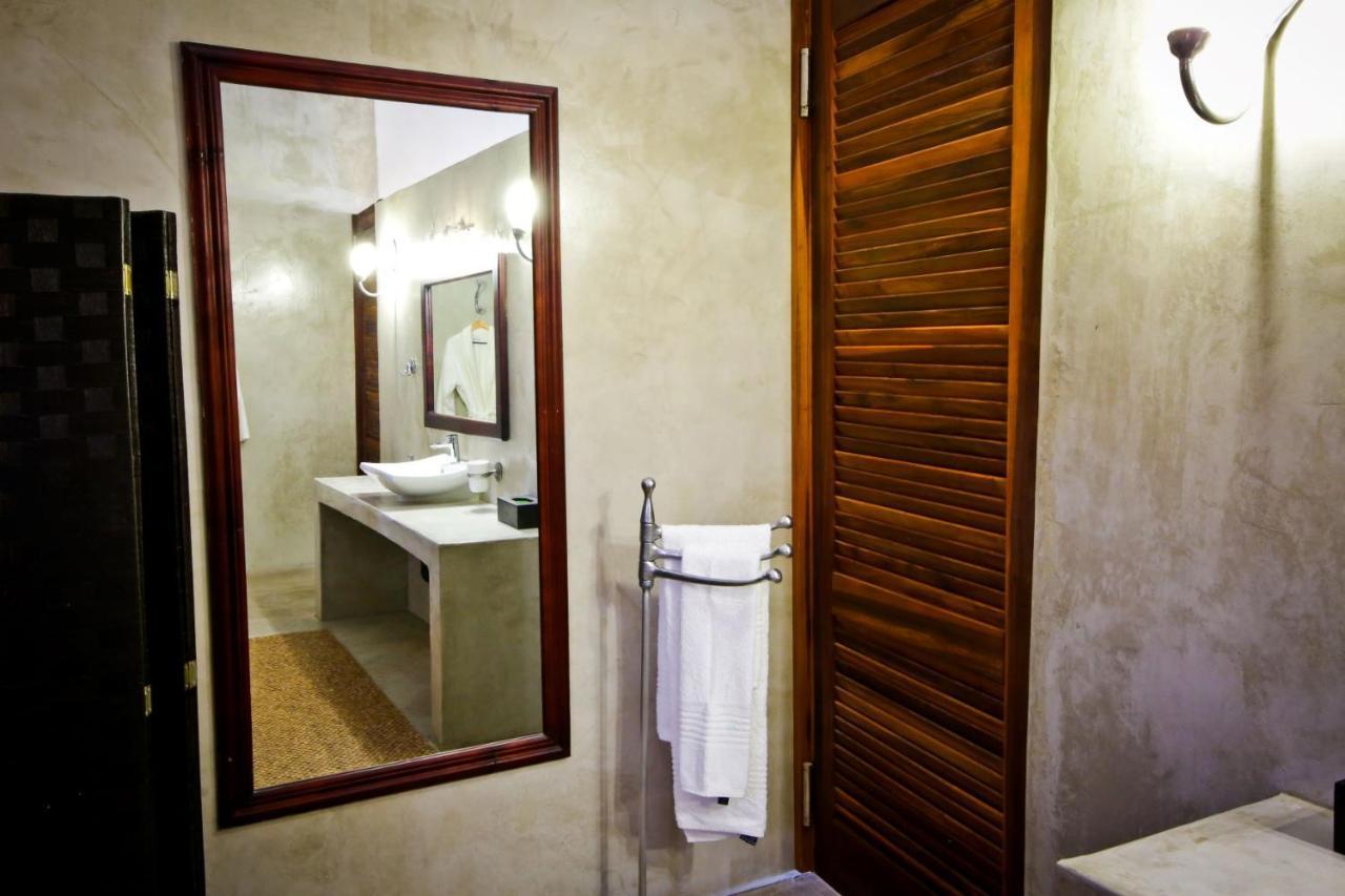 Otjiwa Safari Lodge Очиваронго Экстерьер фото