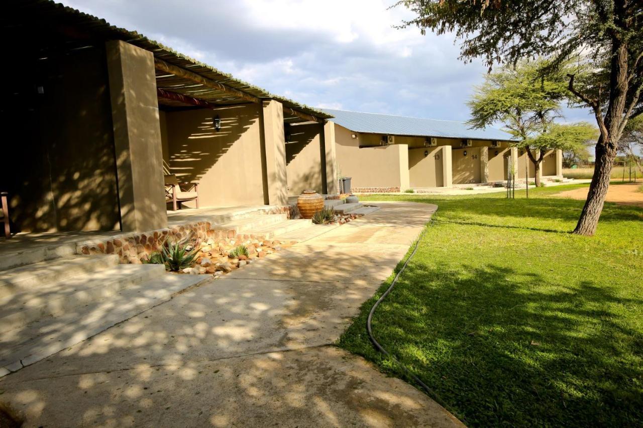 Otjiwa Safari Lodge Очиваронго Экстерьер фото
