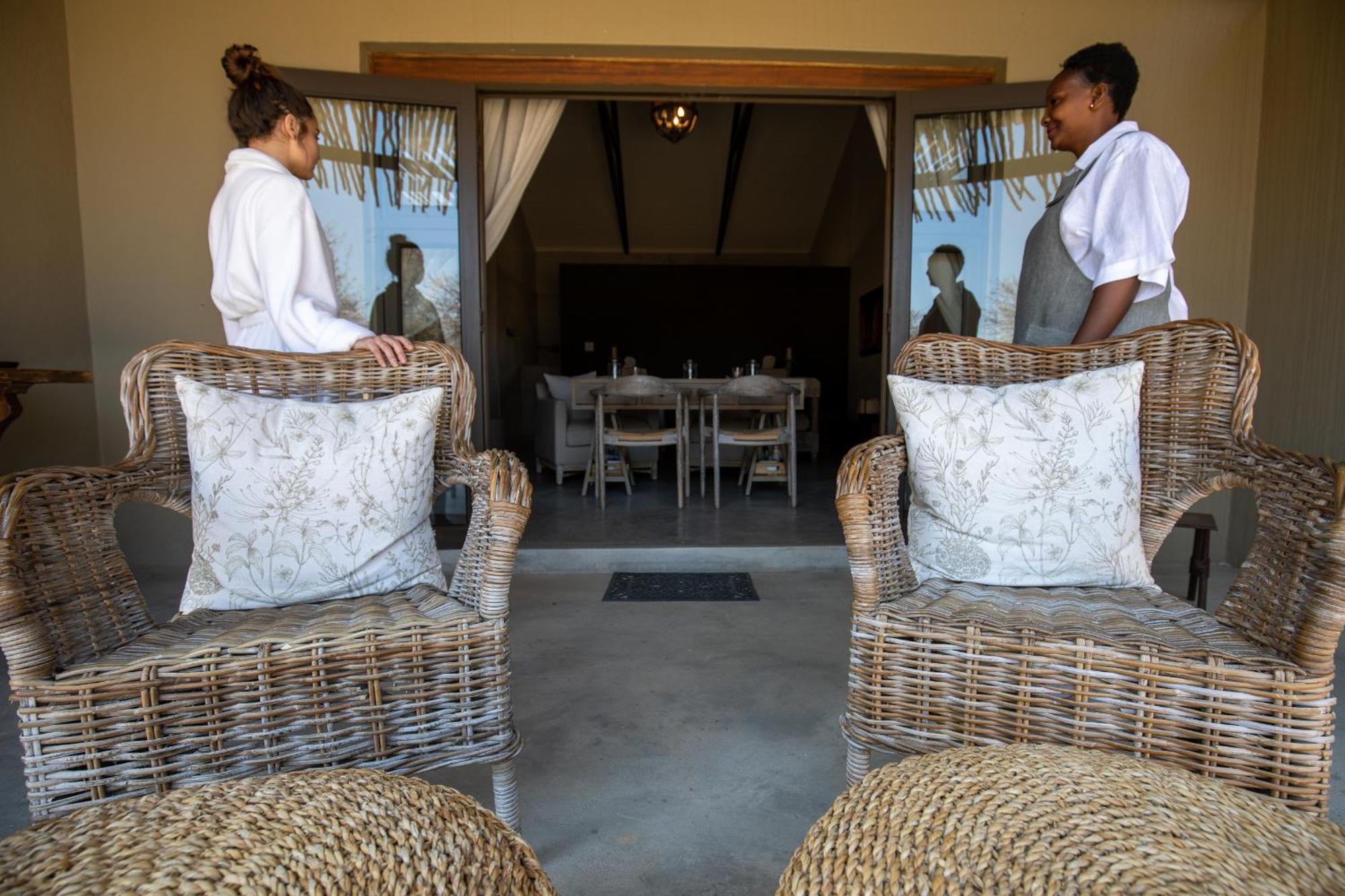 Otjiwa Safari Lodge Очиваронго Экстерьер фото