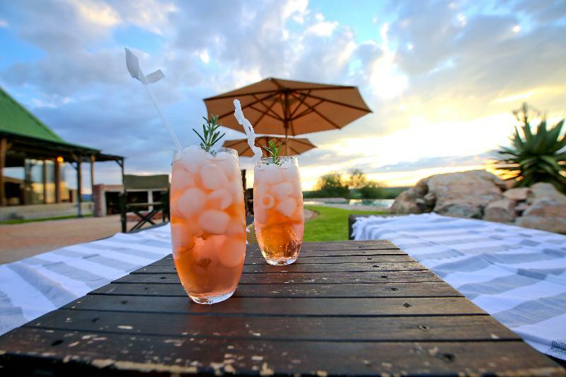 Otjiwa Safari Lodge Очиваронго Экстерьер фото