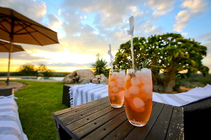 Otjiwa Safari Lodge Очиваронго Экстерьер фото